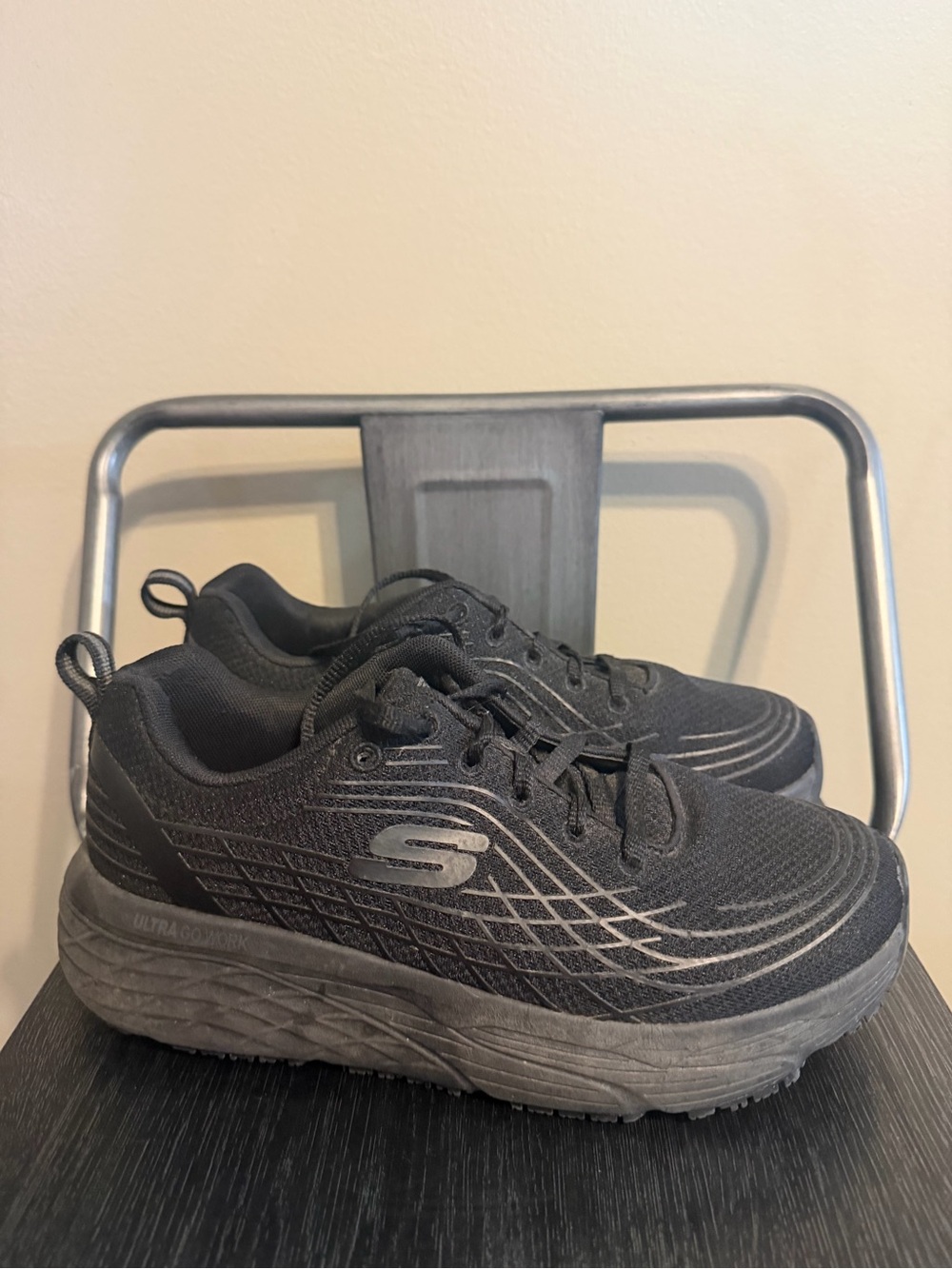 Skechers Work Ultra Go Slip Resistant Black Sneakers Women’s 7